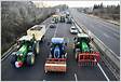 Protesto de agricultores franceses bloqueia estradas no país e